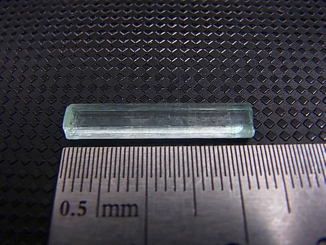 画像: ロシア・ザバイカル産アクアマリン柱状結晶原石 2.5カラット