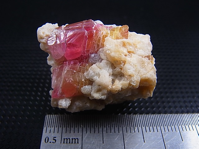 画像: モロッコ産ピンクエルバイトトルマリン/正長石原石 11.1g