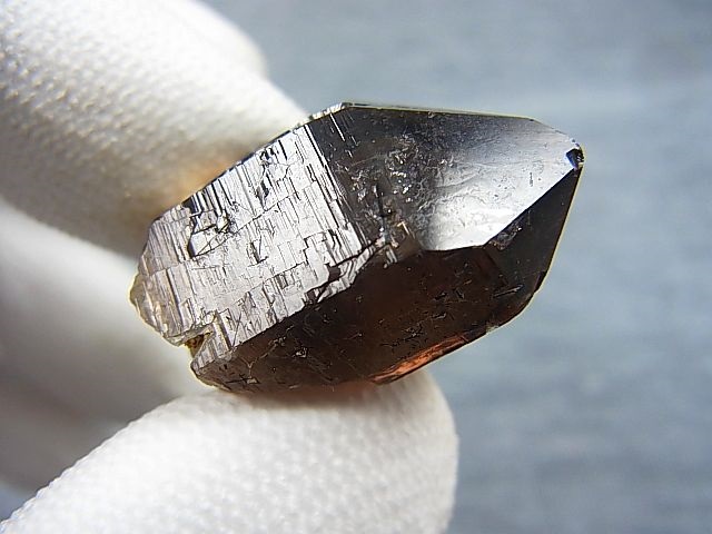 画像2: ベトナム・タインホア産スモーキー水晶ポイント 12.6g