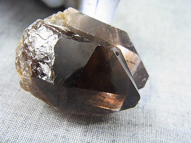 画像: ベトナム・タインホア産スモーキー水晶ポイント（ツイン） 40.9g