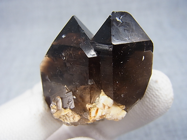 画像: ベトナム・タインホア産スモーキー水晶ポイント（ツイン） 40.9g