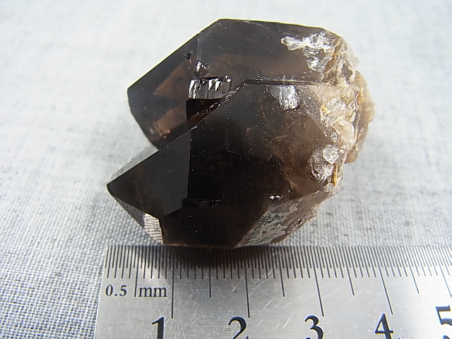 画像: ベトナム・タインホア産スモーキー水晶ポイント（ツイン） 40.9g