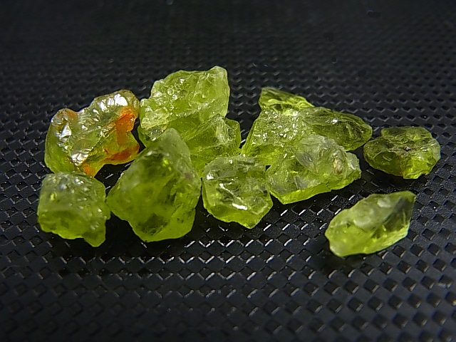 画像2: ベトナム・ザライ産ペリドット原石 11点セット トータル 25.6カラット