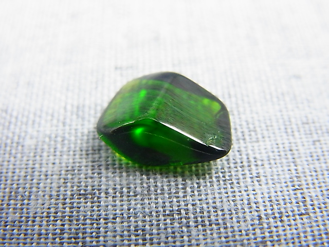 画像: ロシア・ウラル産クロムダイオプサイド・ルース 3.2カラット