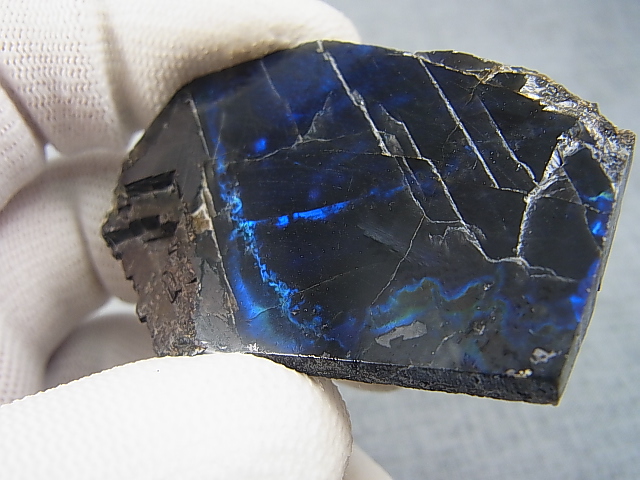 画像: フィンランド・ユレマー産スペクトロライト（ブルーマトリクス）ハイパースシーン入り研磨スライス 30.4g