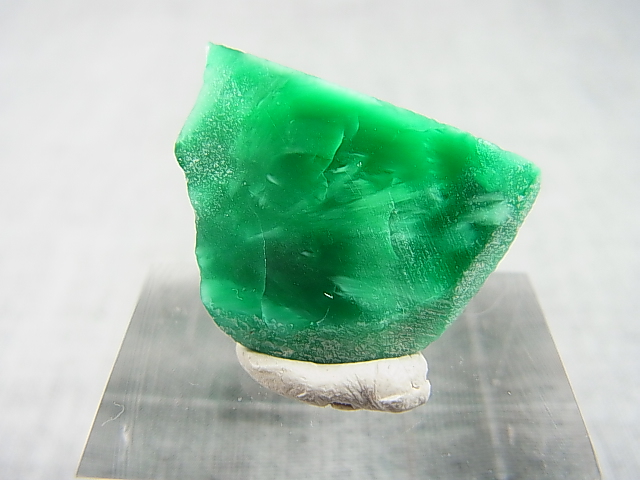 画像: ヴィクトリアストーン（飯盛ラボストーンIL-stone）エメラルドグリーン原石 12.7カラット