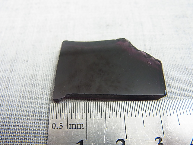 画像: 飯盛ラボストーン（IL-stone）「アメジストバイオレットカラー」ガラス原石 28.8カラット