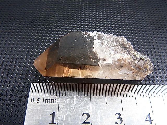 画像: ノルウェー産スモーキー水晶原石 14.7g