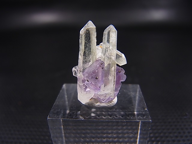 ドイツ・ザクセン州産フローライト付き水晶ポイント 1.5g