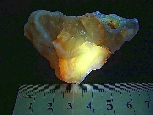 画像: モロッコ産ピンクカルセドニー原石 83.2g