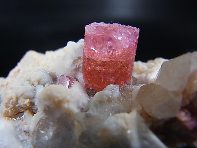 画像: モロッコ産ピンクエルバイトトルマリン/正長石原石 52.2g