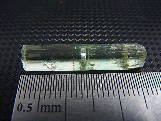 画像: ロシア・ザバイカル産イエローベリル原石 6.4カラット