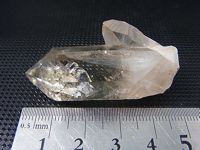画像: ノルウェー産クリア水晶（ヘマタイト/針状ルチル入り） 25.1g