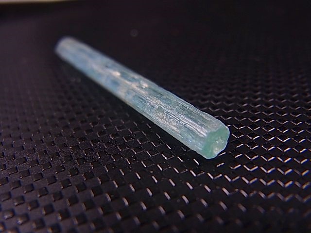 画像2: ロシア・ザバイカル産アクアマリン柱状結晶原石 6.8カラット