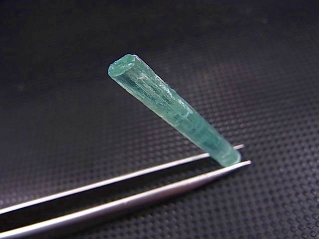 画像: ロシア・ザバイカル産アクアマリン柱状結晶原石 6.8カラット