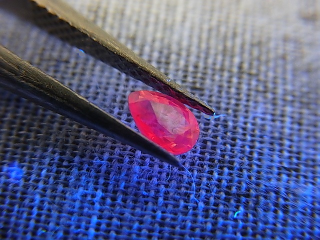 画像: ベトナムLuc Yen産シルキーサファイア・ルース（バイカラー/ペアシェイプ） 0.2カラット