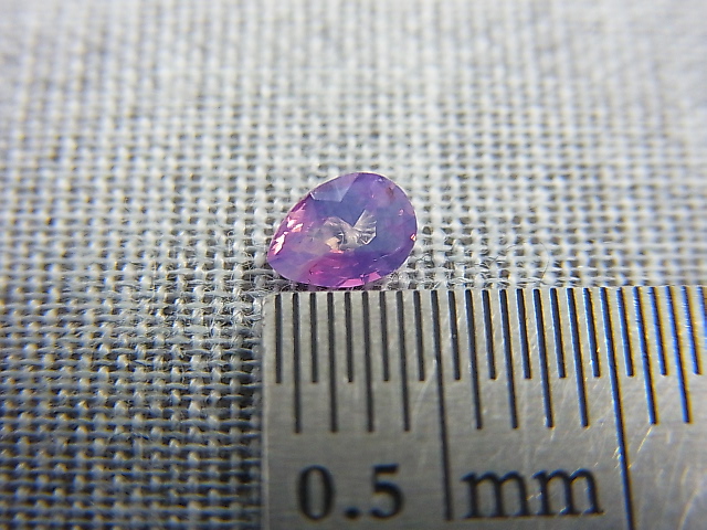 画像: ベトナムLuc Yen産シルキーサファイア・ルース（バイカラー/ペアシェイプ） 0.2カラット