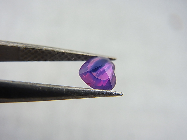 画像: ベトナムLuc Yen産シルキーサファイア・ルース（バイカラー/ハート） 0.5カラット