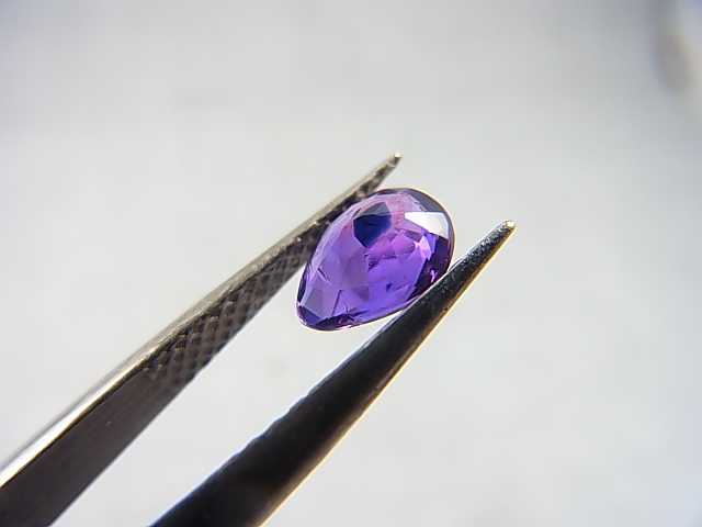 画像: ベトナムLuc Yen産シルキーサファイア・ルース（バイカラー/ペアシェイプ） 0.8カラット