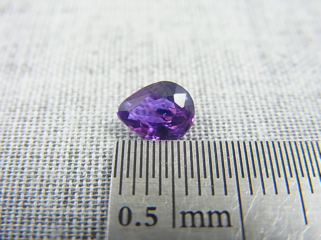 画像: ベトナムLuc Yen産シルキーサファイア・ルース（バイカラー/ペアシェイプ） 0.8カラット