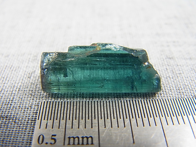 画像: アフガニスタン産ブルートルマリン柱状結晶 11.9カラット