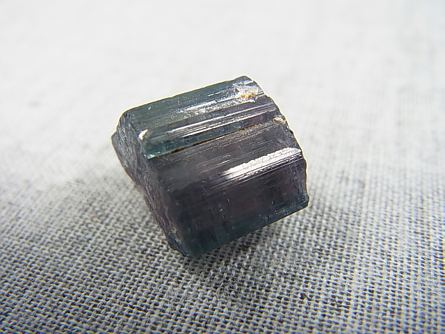 画像: アフガニスタン産バイカラートルマリン柱状結晶（ライトグリーン/ライトピンク） 17.9カラット