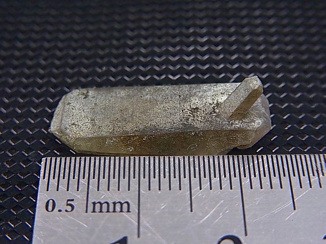 画像: ドイツ・ザクセン州産クローライト入りグリーン水晶（タビー型ＤＴ/貫入） 1.2g