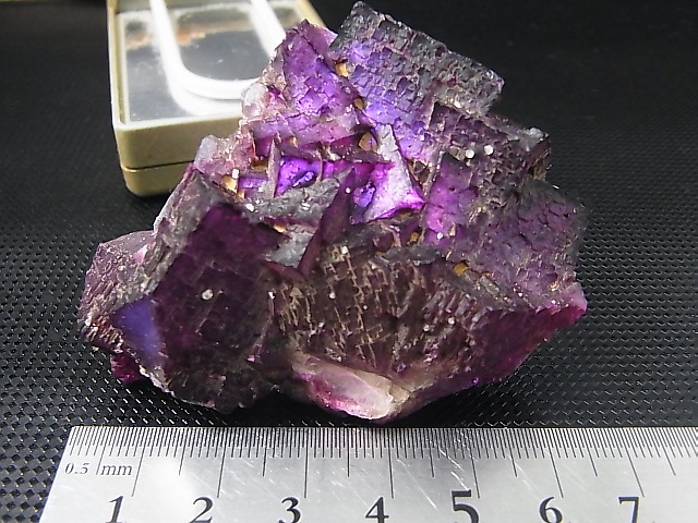 画像: アメリカ・イリノイ州産レッドパープルフローライト原石 118.8g