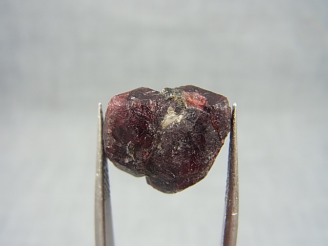 画像: フィンランド・ヘルシンキ産アルマンディンガーネット双晶原石 4.1g