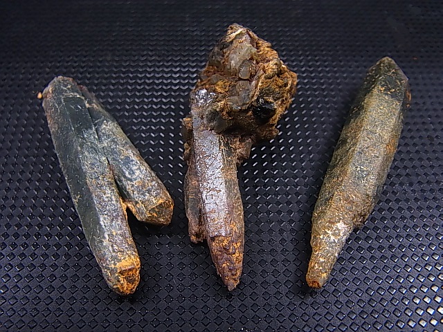 画像2: 柿野鉱山産緑水晶（ヘデンベルガイト/緑閃石入りインターフェレンス型） 3点セット トータル 19.1g