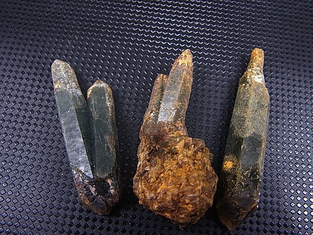 画像: 柿野鉱山産緑水晶（ヘデンベルガイト/緑閃石入りインターフェレンス型） 3点セット トータル 19.1g