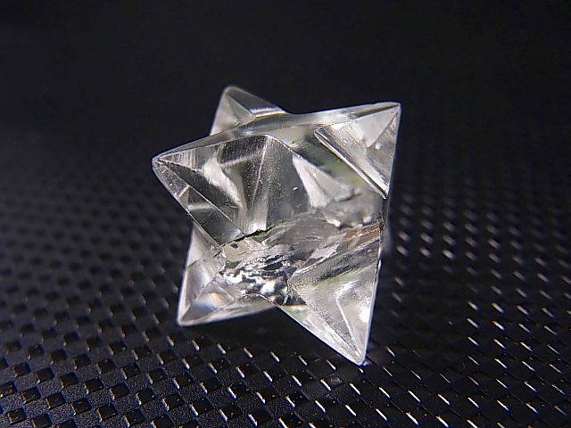 インド・マニハール産マカバスター水晶（六芒星/五芒星十二面体