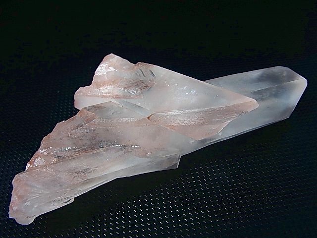 画像: マダガスカル産ピンク水晶 98.8g