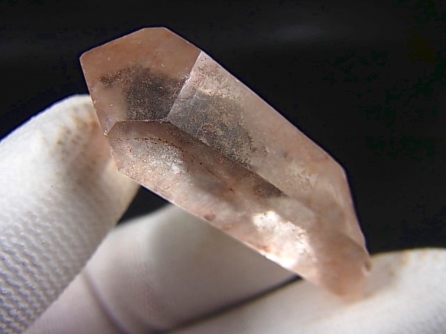 タンザニア産クリアピンク/モンドクオーツ・ポイント 15.0g