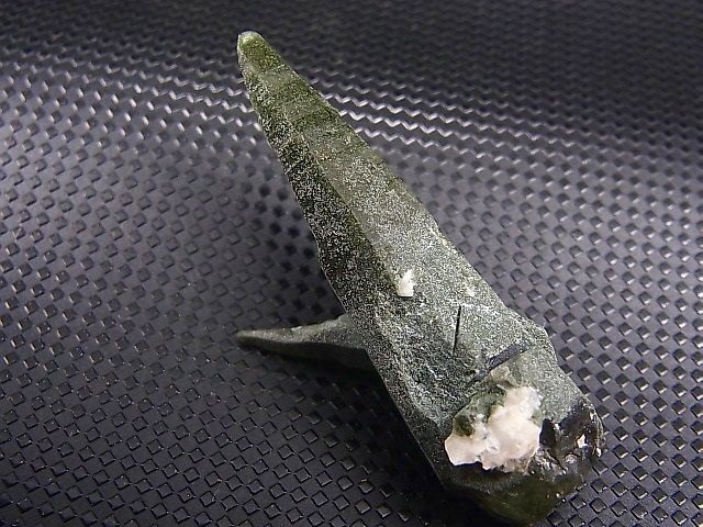 ガネーシュヒマール・リー産クローライト入りレーザーポイント