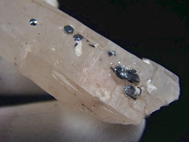 画像: キャビネットサイズ：内モンゴル産アイアンローズ付きピンク水晶（レーザー型） 81.1g