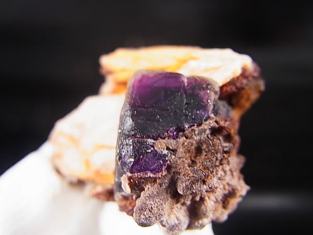 画像: メキシコ・オハエラ鉱山産フローライト原石（赤色蛍光） 98.8g