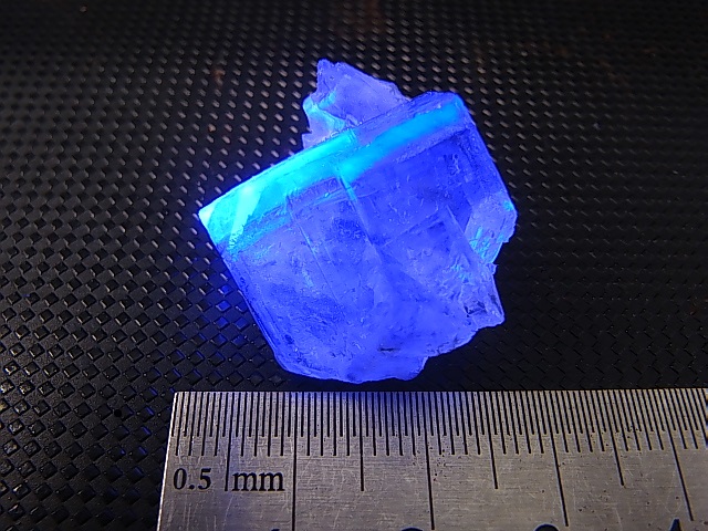 画像: ヤオガンシャン産グリーン/カラーレス/パープル・ゾーニングフローライト原石 13.3g