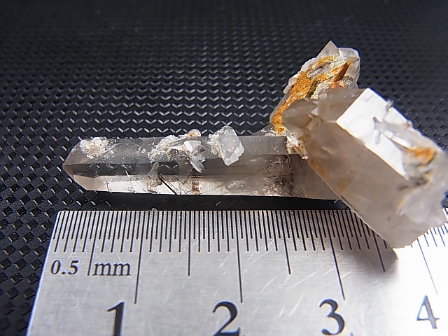 画像: ノルウェー産コッパールチル入りスモーキー水晶原石（連晶） 5.6g