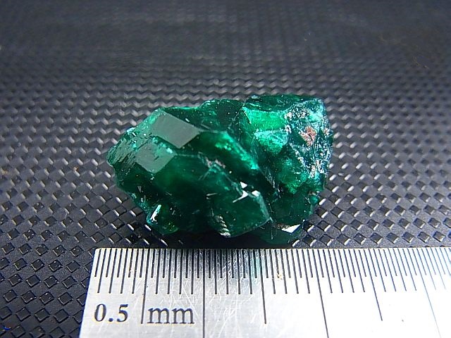 画像: コンゴ産ダイオプテーズ原石（大粒結晶） 5.2g