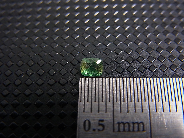 画像: パキスタン産ラズライト(天藍石)・ルース 0.1カラット