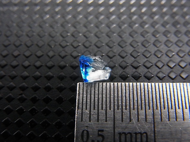 画像: ジンバブエ産ユークレース結晶原石 0.3カラット