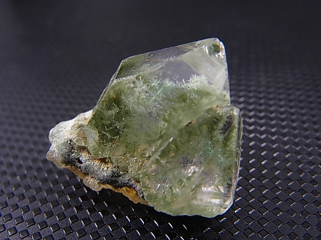 ブラジルミナスジェライス州産 変形水晶 水晶クラスター （ブラジル ミナスジェライス州トマスゴンサガ産