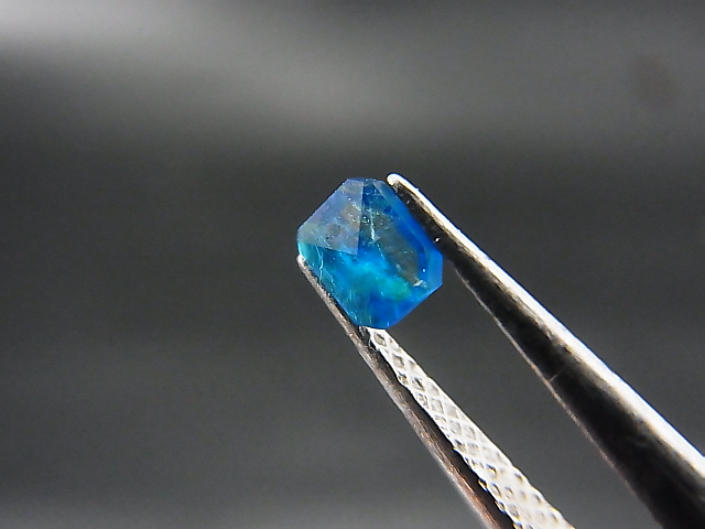 画像: ジンバブエ産ユークレース・ルース（バイカラー）  0.2カラット