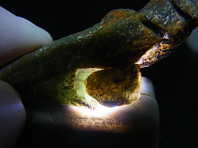 画像: 柿野産緑水晶（ヘデンベルガイト/緑閃石入りインターフェレンス型） 10.8g