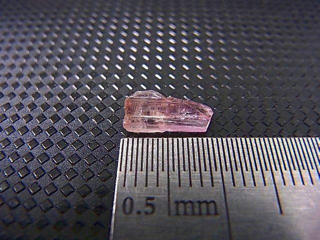 画像: ジェムクオリティ：天然ピンクタンザナイト原石 0.9カラット