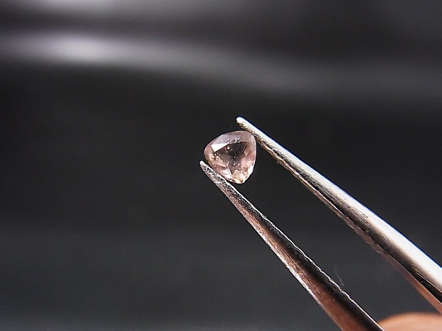 画像1: パキスタン産アキシナイト・ルース 0.1カラット