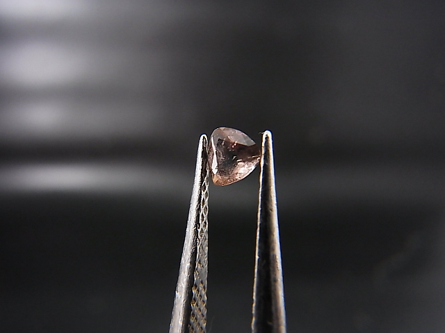 画像2: パキスタン産アキシナイト・ルース 0.1カラット