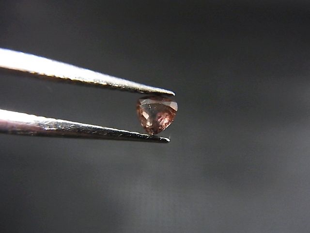 画像: パキスタン産アキシナイト・ルース 0.1カラット