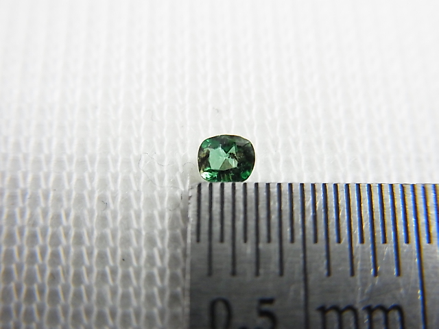 画像: パキスタン産ラズライト(天藍石)・ルース 0.05カラット